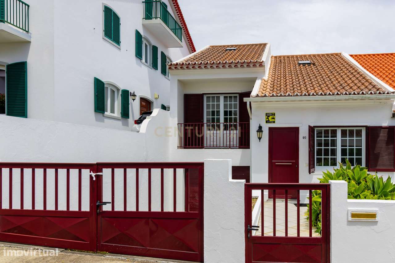 Moradia T2+1 com sótão, garagem, jardim e logradouro – Ponta Delgada-52
