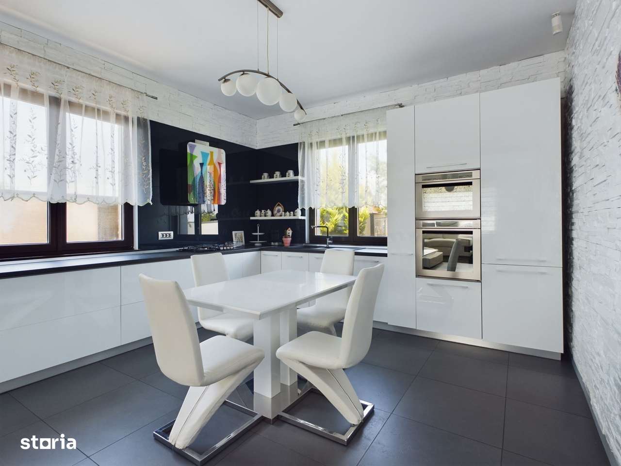 Vilă modernă cu 5 camere Curtici - Imagine principală: 3/20