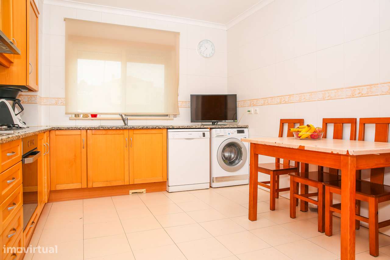 Excelente apartamento T3 com 111m2 no centro da Abrigada-10