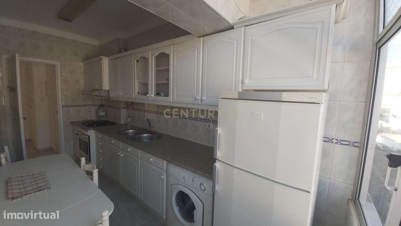 Apartamento T2 em Almada na Av. Nuno Alvares Pereira.-2