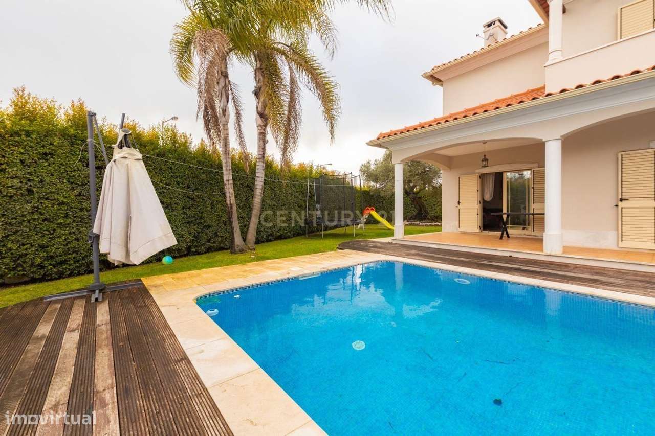 Moradia na Aroeira – Conforto, Elegância e Lazer-4