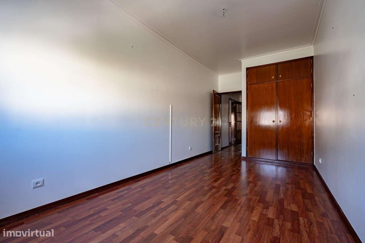 Apartamento T3 com elevador e garagem no centro da Lousã-20