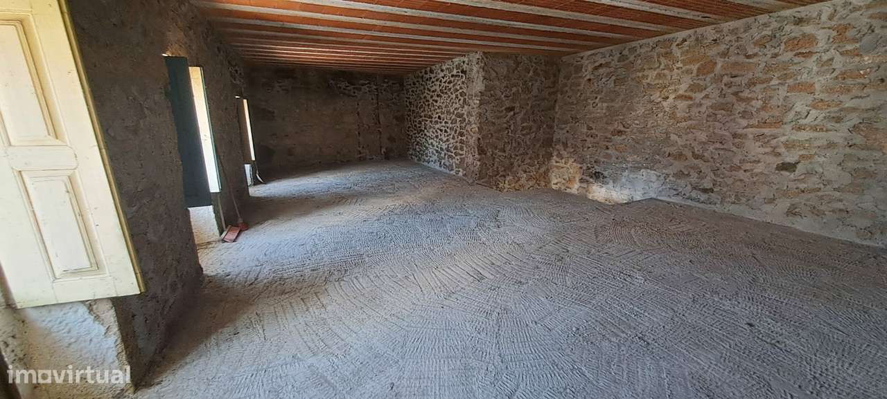 Moradia Rústica em fase de acabamento, com garagem, em Sendim-21