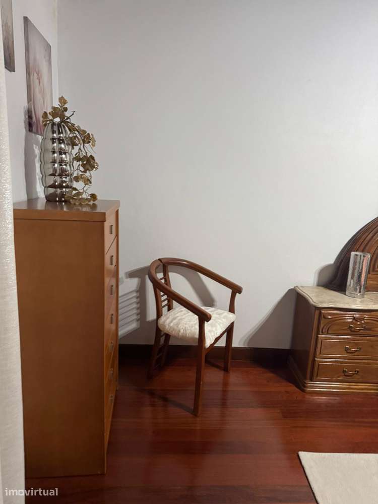 Moradia térrea T4 em pedra com 386m2 e terreno com 6.000m2, anexos.-35