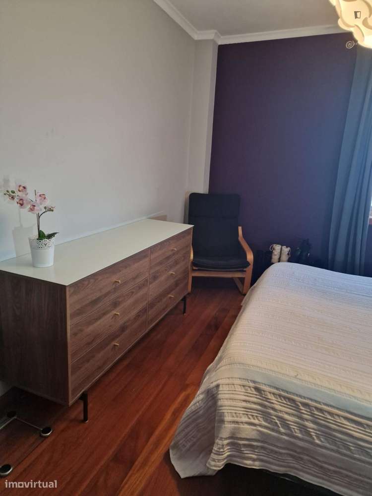 Quarto - localizado em Aveiro - Grande imagem: 3/8
