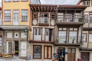 Prédio no centro histórico de Guimarães para venda