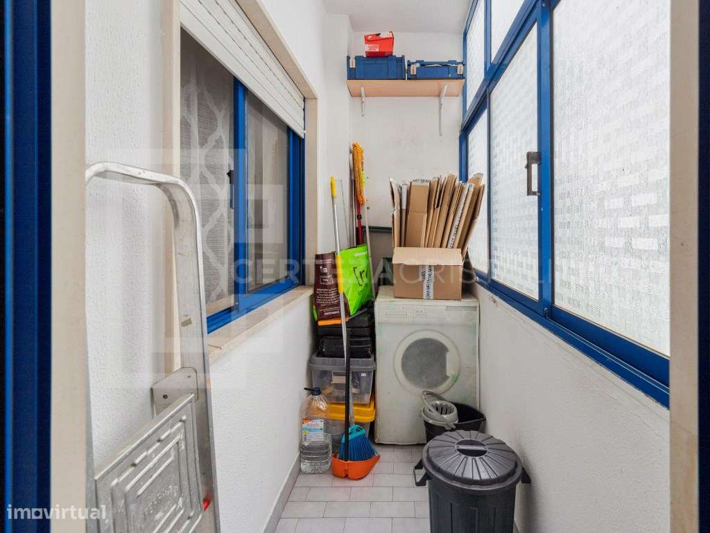 Apartamento T2 com varandas na Baixa da Banheira-22