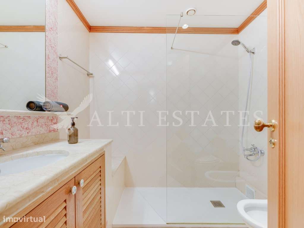 Apartamento T4 no prestigiado Monte Estoril.-17