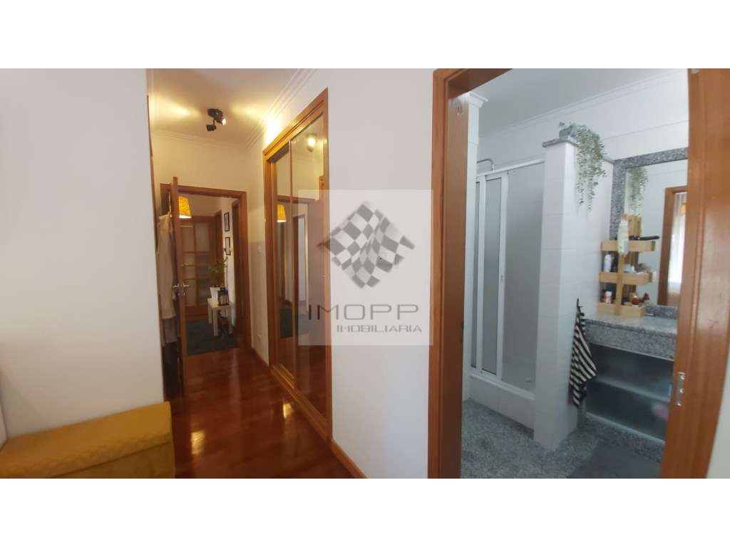 Fabuloso T4 na Radial em Odivelas com estacionamento!-17