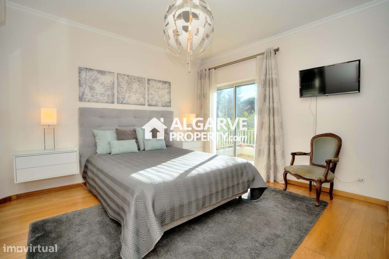 Villa Tradicional de 4 Quartos com Piscina no Centro de Vilamoura, Alg - Grande imagem: 4/51