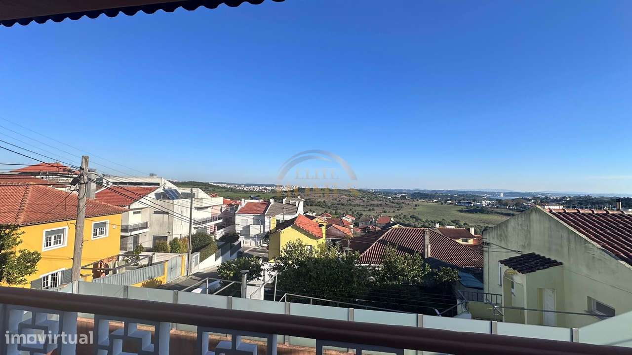 Moradia Independente T4 com Jardim e Vista Rio em Vila Fria – Porto Sa-30