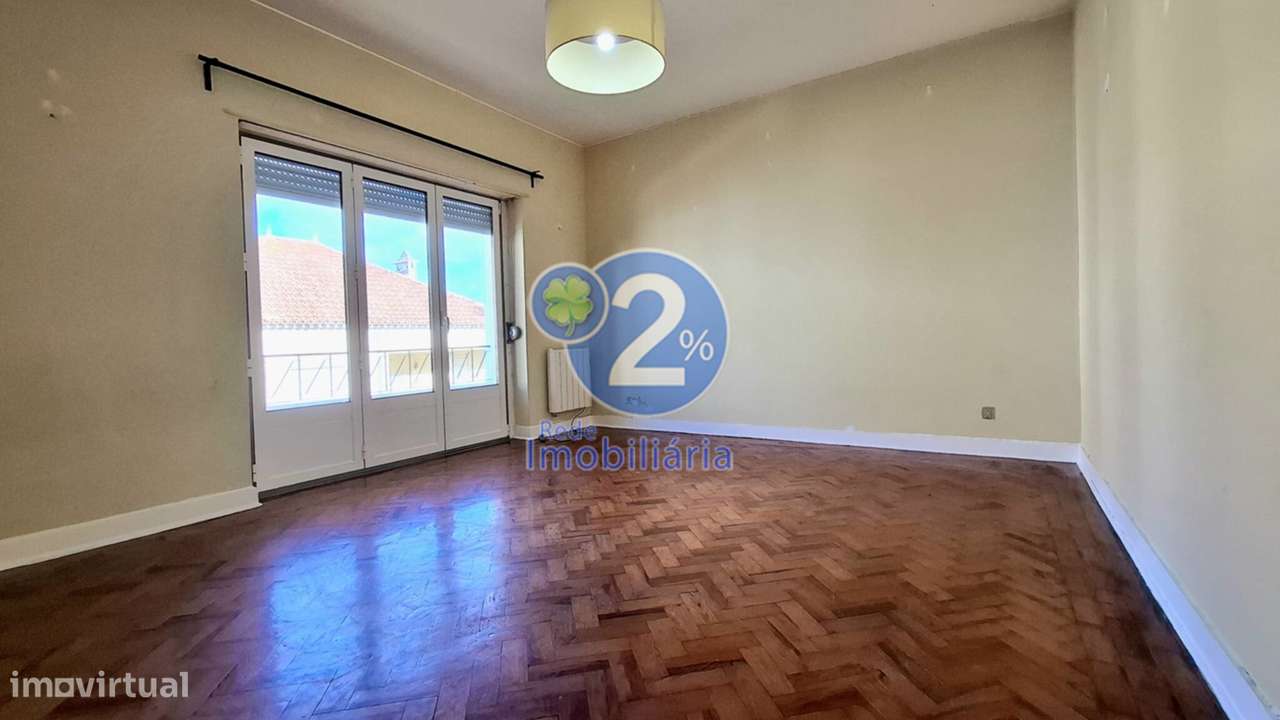 Apartamento T5 Duplex com Logradouro - Pousos-14