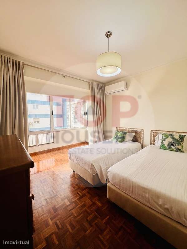 Viva o privilégio de estar na 1ª linha de Mar em Quarteira!-9