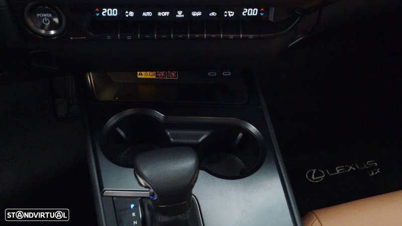 Lexus UX 250h Sport - 18