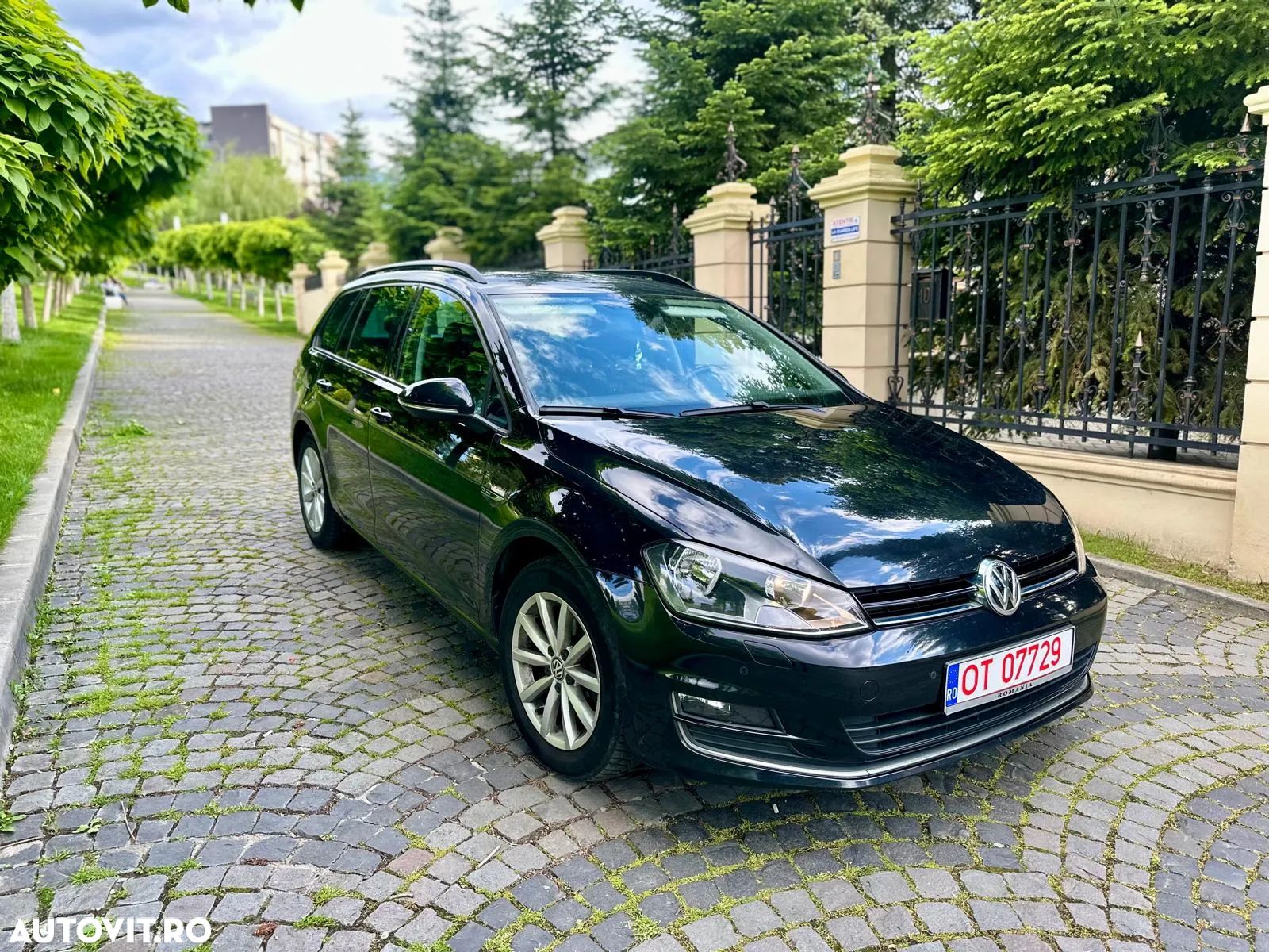 Volkswagen Golf 1.6 TDI BlueMotion Technology Lounge - 1