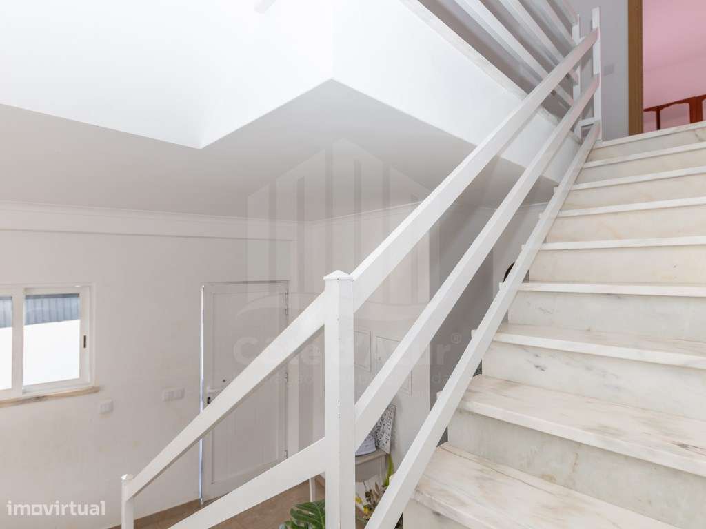 Moradia T2+1 com jardim e Sótão em Fernão Ferro-10