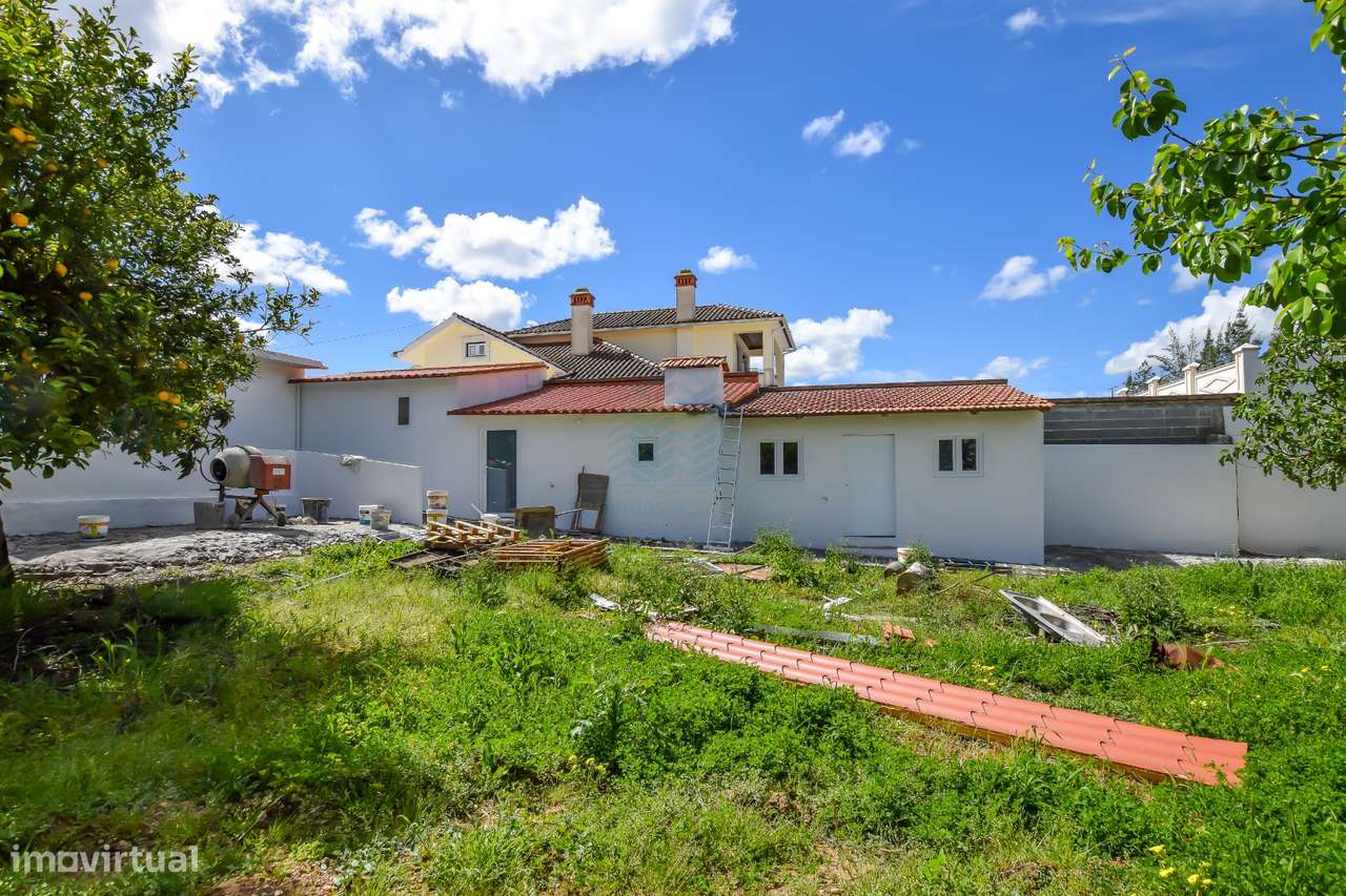 Moradia T3 remodelada com Anexos, Garagem e Poço.-33