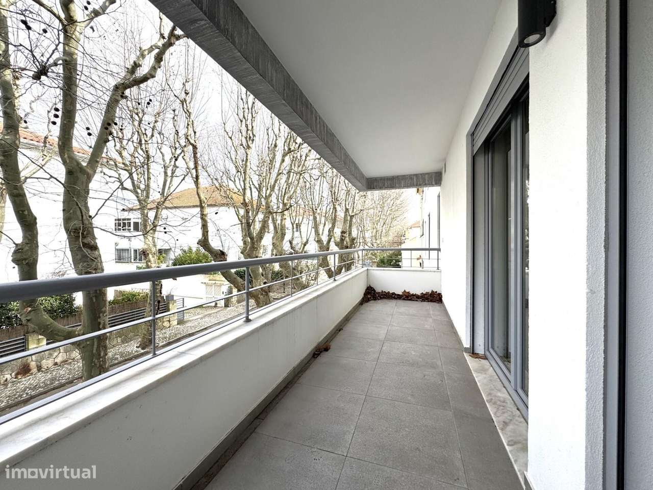 Apartamento T3 novo com estacionamento no centro de Carcavelos-9