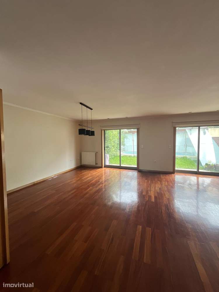 Geminada com piscina, garagem e terraço em Canidelo-6