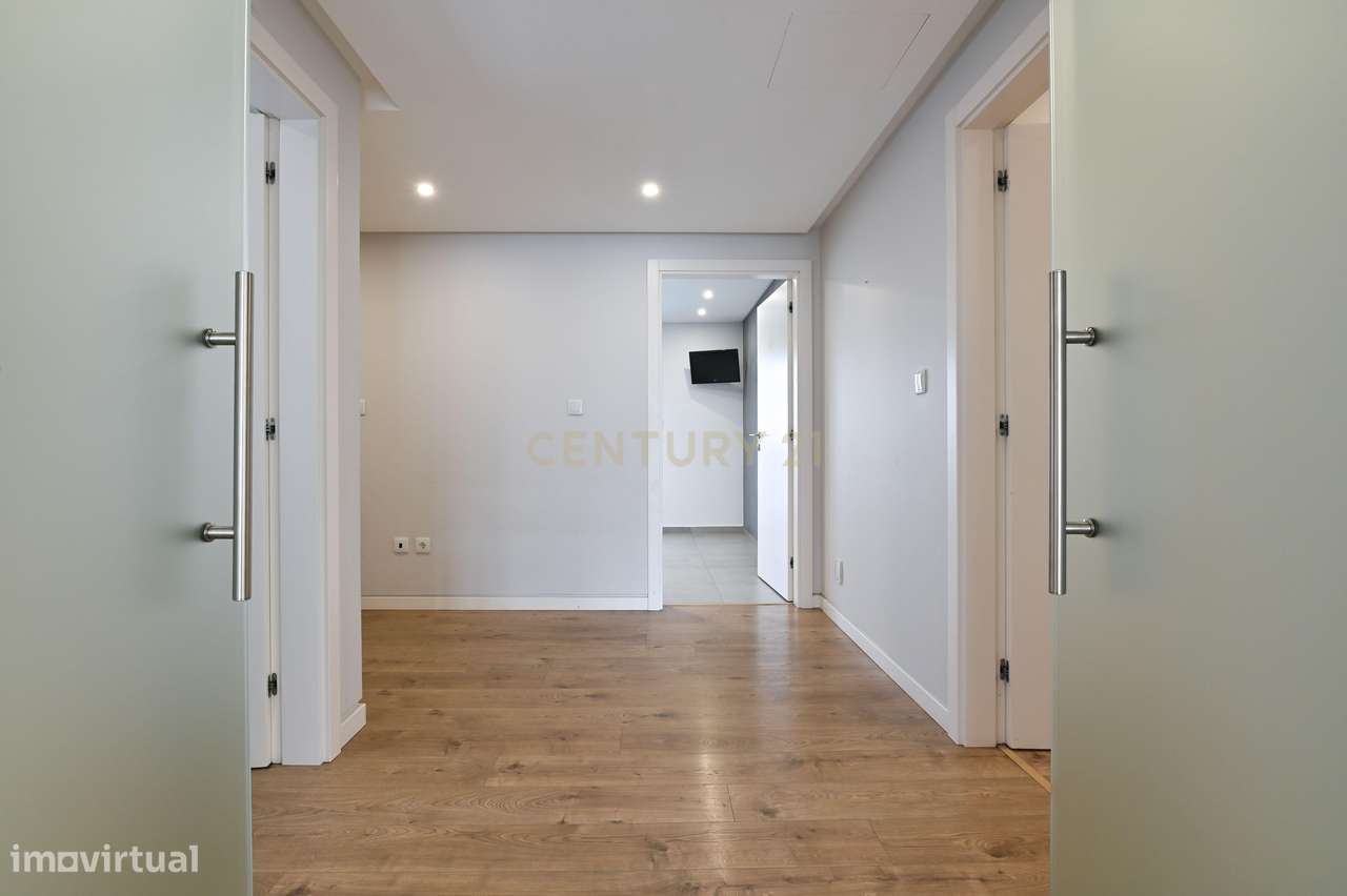 Apartamento T3 de Luxo com Box para 2 Carros — Quinta das Marianas, Pa-12