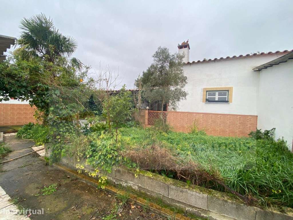 Quintinha de charme com 1,7 ha, capela privada e abundância de água...-16