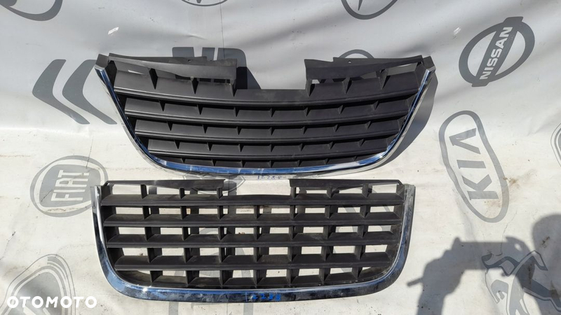 CHRYSLER VOYAGER 08-11 GRILL ATRAPA - 1