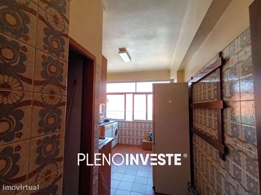 T2 com Excelente Potencial + Arrecadação de 40m2 em Corroios-17