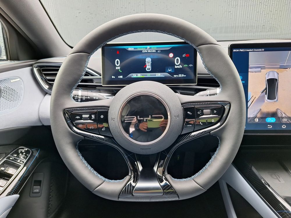 DEMO / Zasięg 570 km / Dynaudio® / Kamera 360