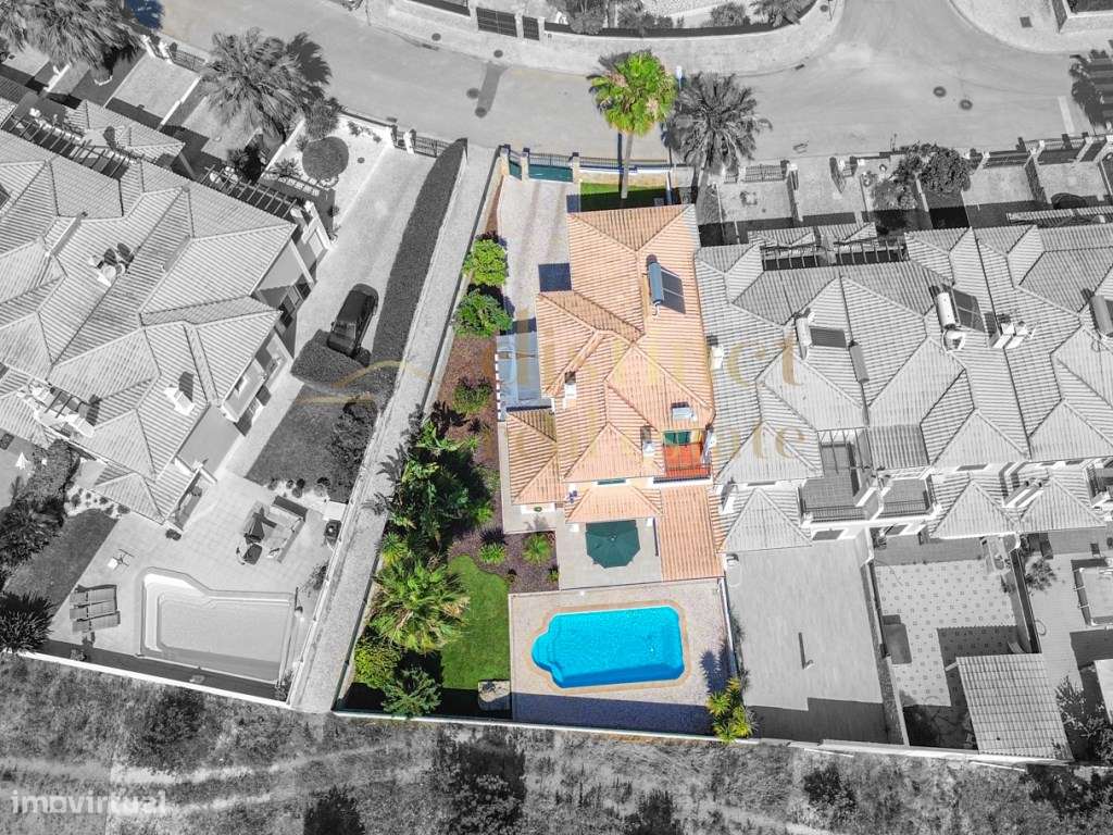 FANTÁSTICA/MORADIA EM BANDA/COM 4 QUARTOS/JARDIM & PISCINA/A APENAS...-36