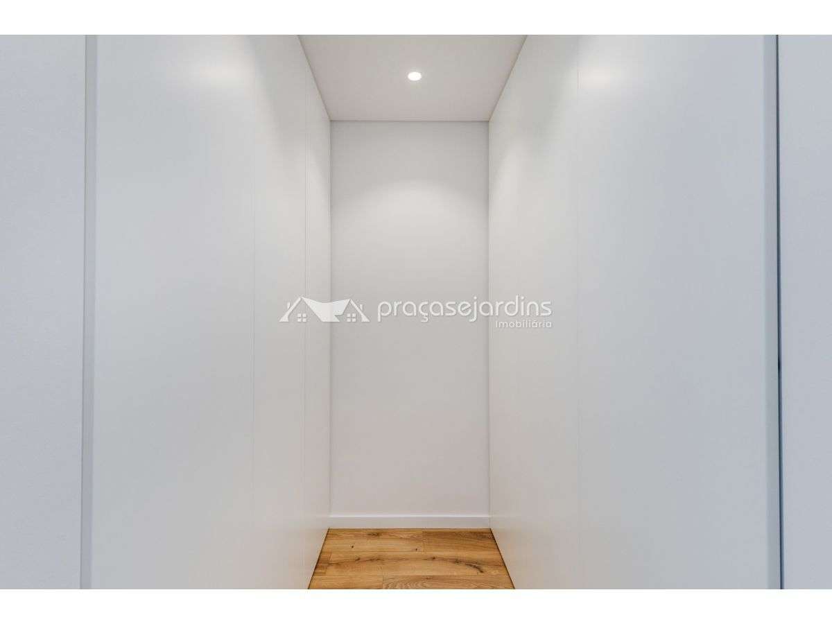 Apartamento T3 Moderno com Excelentes Acabamentos-15
