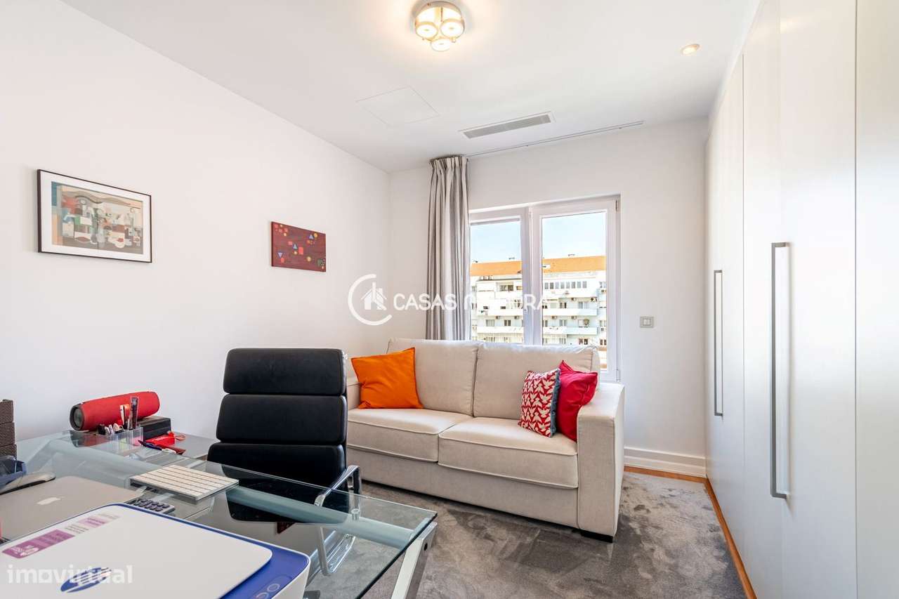T4 Duplex com terraços e box para 3 viaturas na Avenida Visconde Va...-12