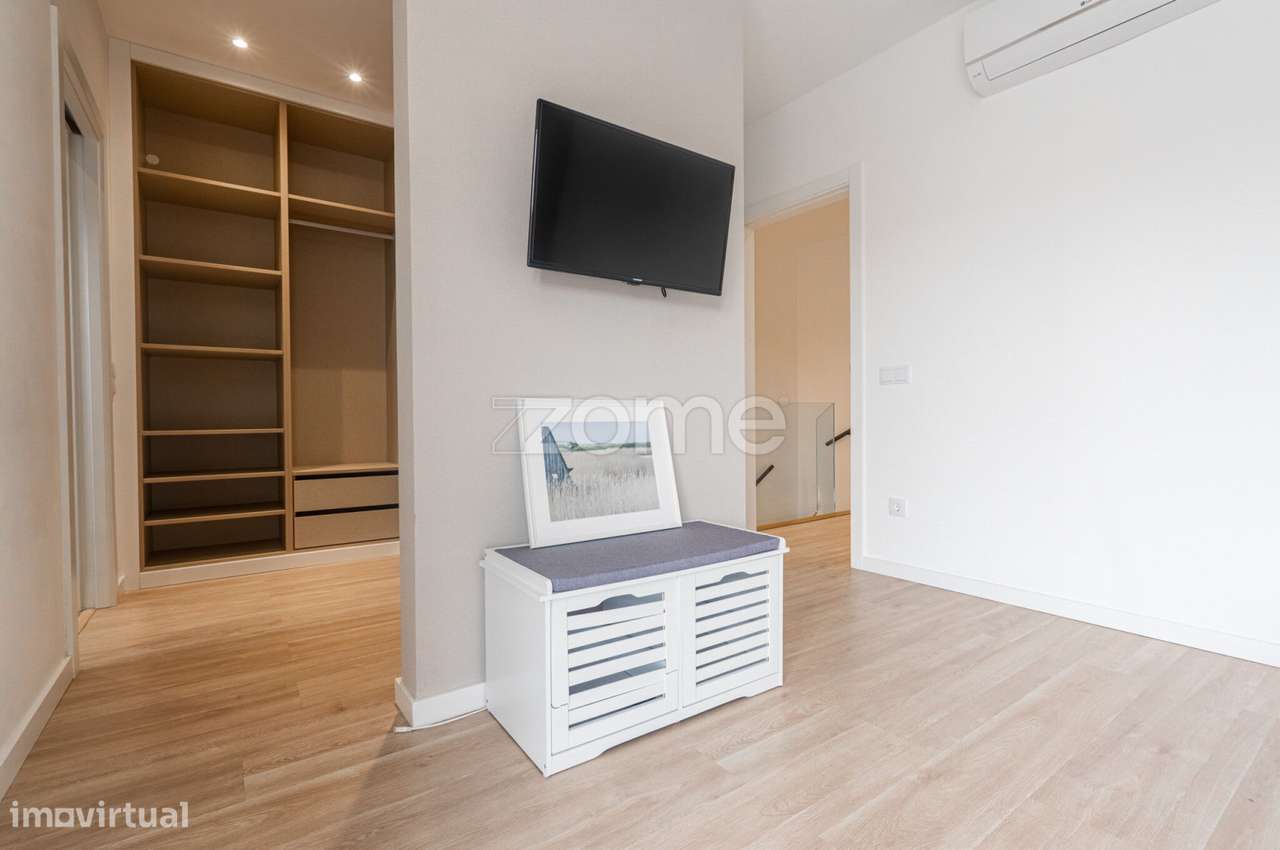 Moradia Isolada T3 com Piscina em Cascais-16