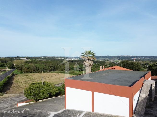 Moradia T3 com Armazém e Terreno de 9 640m2 em Olho Marinho, Óbidos-11
