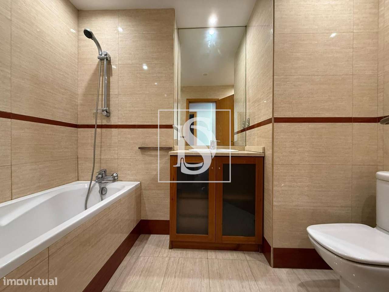 Moradia T4 de Luxo em Valongo com Jardim, Domótica e Acabamentos de Al-12