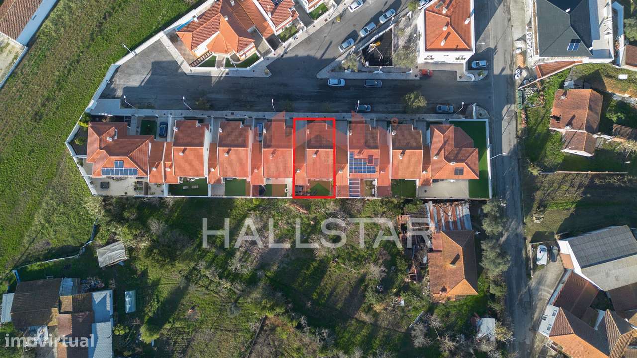 Moradia T4 / Jardim e Garagem / Cela-45