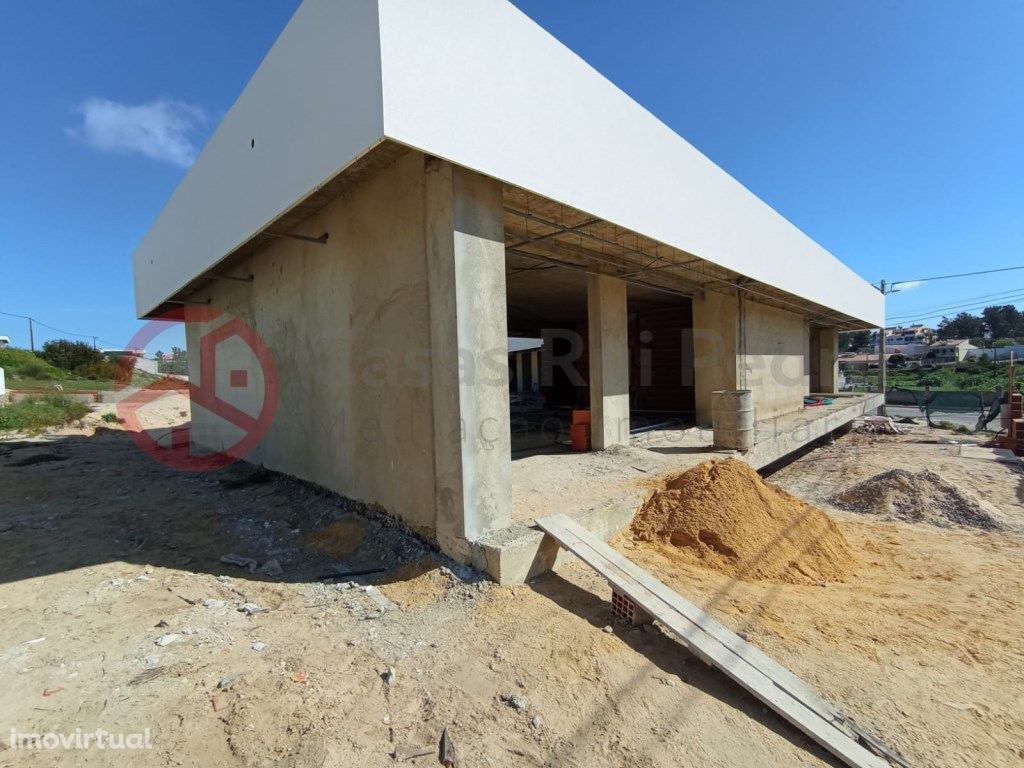 Moradia T5 térrea com acabamentos de luxo , Vila Alegre