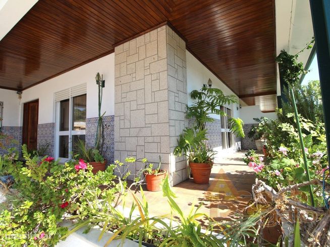 Moradia de 3 frentes com excelente luminosidade-35