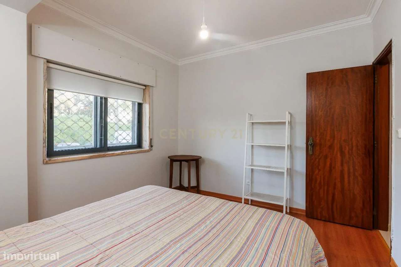 T2 R/c. alto - Remodelado - Torre da Marinha-13