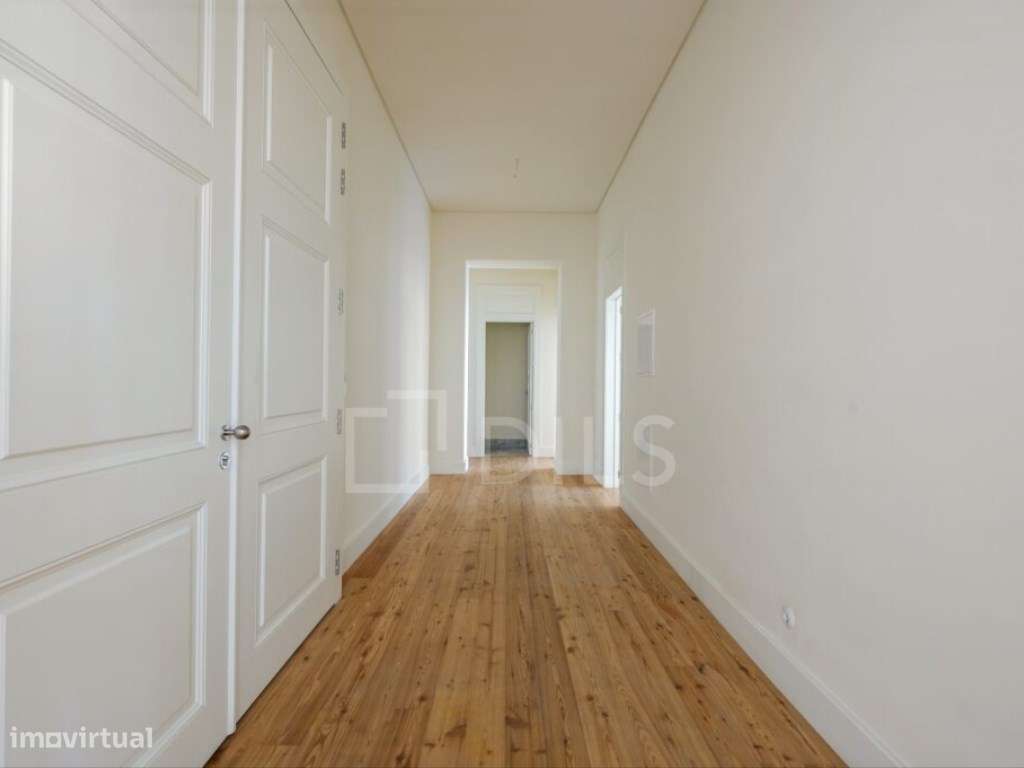 Apartamento T3, no Palácio Schindler, com 2 lugares de estacionamento. - Grande imagem: 4/34