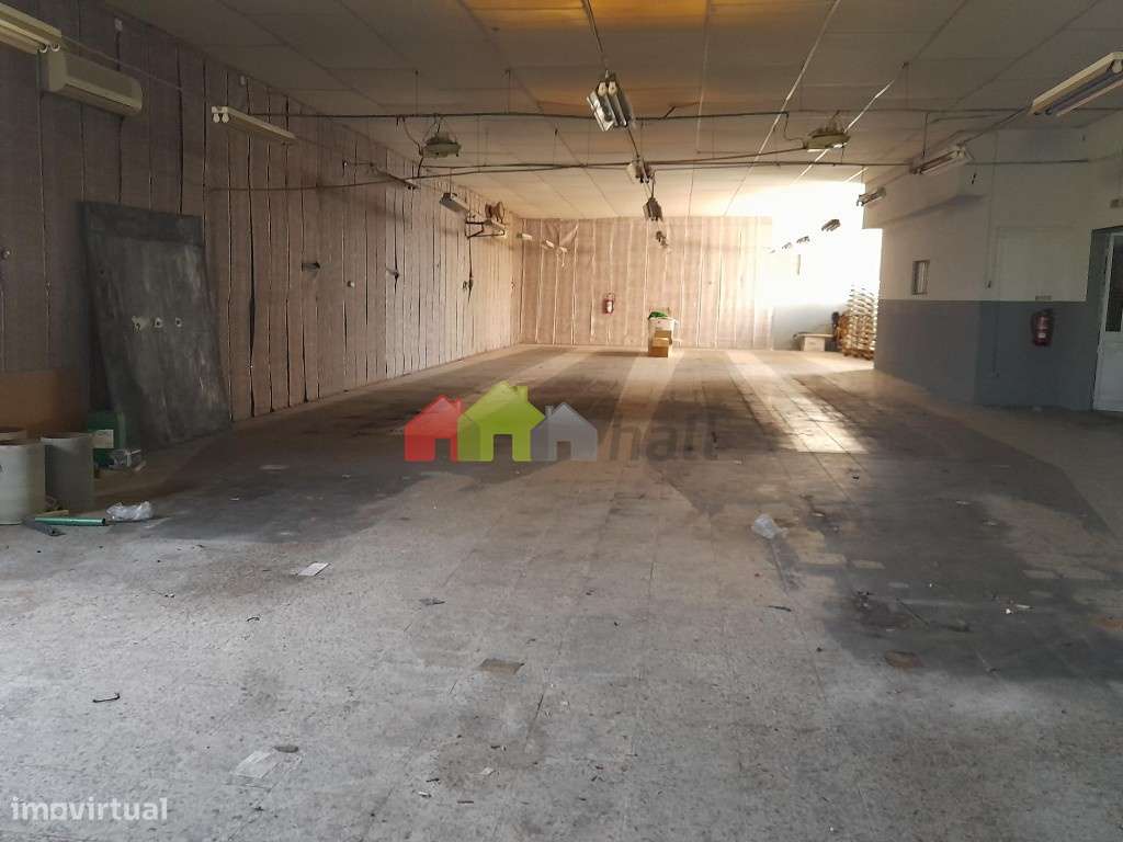 Terreno urbano 5140 m2, 3 armazéns, 3 apartamentos T2 - Brejos Pequeno - Grande imagem: 5/60