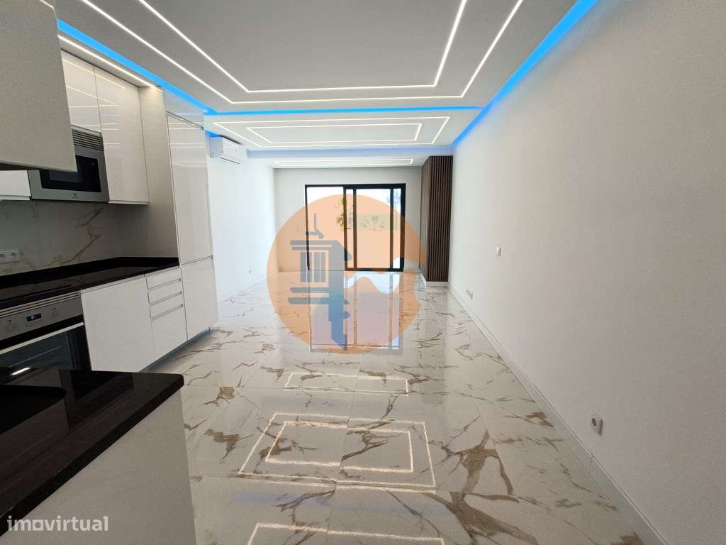 Apartamento T2 Renovado na Primeira Linha de Mar - Quarteira - Grande imagem: 5/33