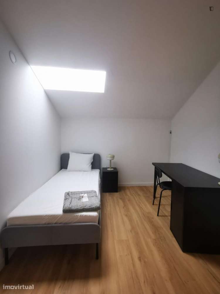 Quarto - localizado em Paranhos Porto - Grande imagem: 3/10