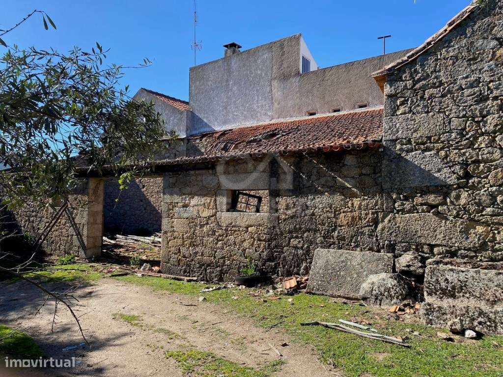 Moradia independente com 500 m2 área bruta-5