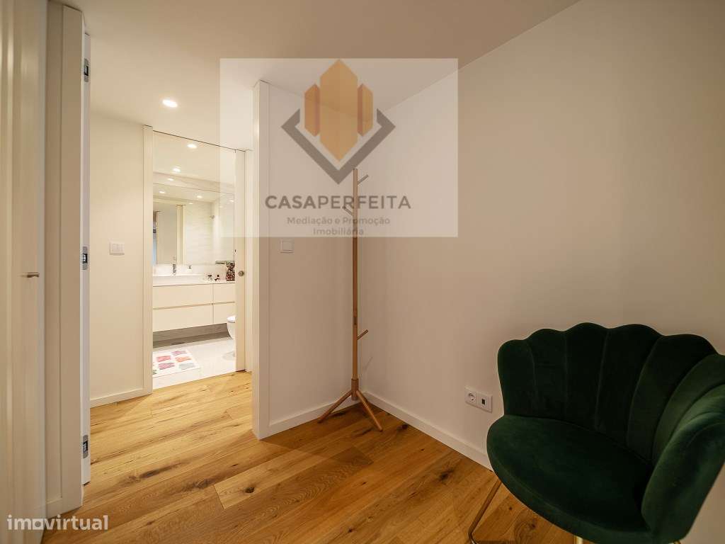 Apartamento T2 de Luxo com Varanda, Lugar de Garagem e Arrumo - Jun...-25