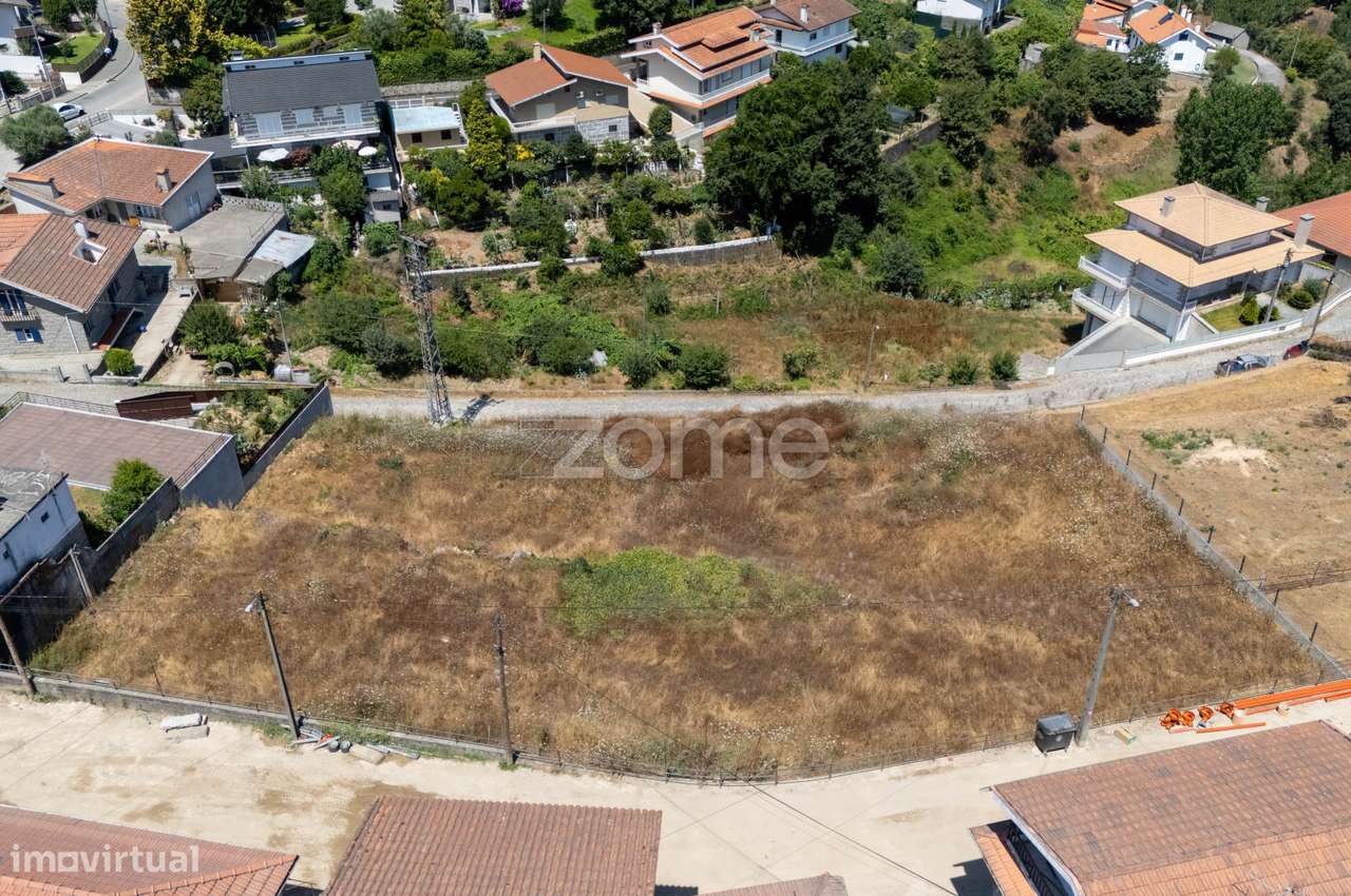 Terreno versátil em zona nobre de Castelo de Paiva - Grande imagem: 5/17
