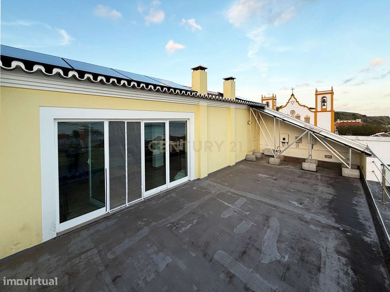 Moradia de Elevada Qualidade no Coração da Praia da Vitória – Vista Ba-13