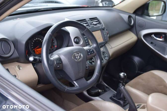 Toyota RAV4 - 24