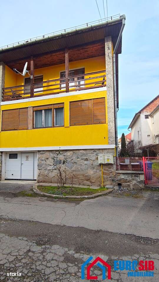 Casa 6 camere in Cisnadie cu garaj si teren 250 mp-0