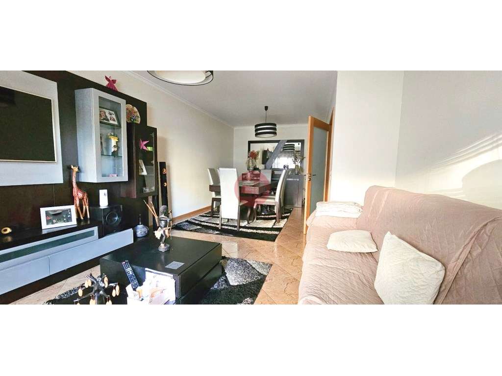T2 no Talvai, Vila Nova de Famalicão | 2 Lugares de Garagem + Arrumo-1