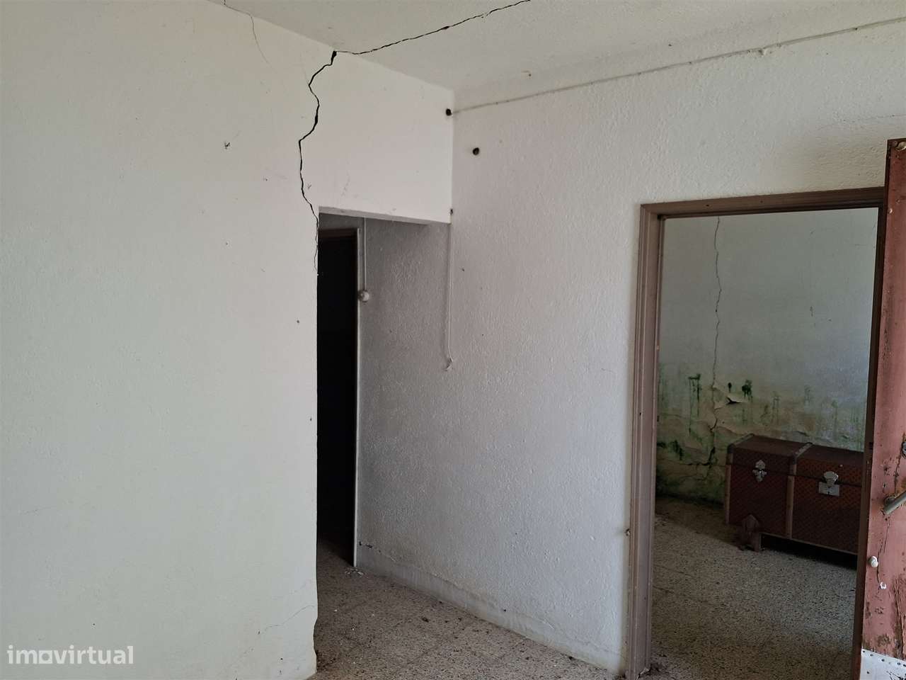Propriedade Única com 2 Casas para Recuperação e Terreno de 2,6 Hectar-29